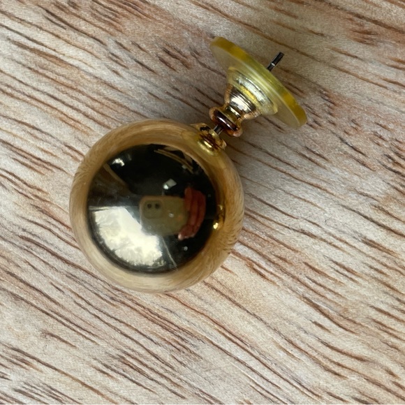 Vintage gold tone large studs - Picture 10 of 10